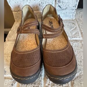 JBU Brown Strap Mary Jane Shoes